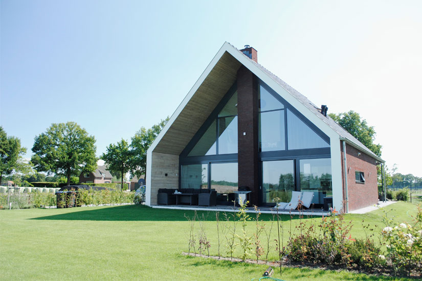 Van der Heijden Architecten streeft in haar architectuur naar een integratie van comfort, esthetiek en duurzame ontwikkeling. Wij werken vanuit twee locaties in Groenlo en Nijmegen. We ontwerpen ruimtes waarin mensen nu, maar ook in de toekomst, comfortabel kunnen verblijven. Daarom is duurzaamheid, bijvoorbeeld door slimme technische oplossingen, een belangrijke pijler voor ons. Daarbij verliezen we de esthetiek en uw budget uiteraard niet uit het oog.
Hoewel comfort, esthetiek en duurzaamheid in elk project leidend zijn, is ieder ontwerp uniek en toegespitst op de situatie en wensen van de klant. Daarmee willen wij u als opdrachtgever positief verrassen.
Naast de vraagstukken van nieuwbouw en verbouw adviseren wij ook op het gebied van revitaliseren, om een waardestijging van uw pand te realiseren en de energiekosten te verlagen.
Tenslotte zijn we met onze uitgebreide regiokennis een schakel tussen investeerders, marktpartijen en lokale overheid. We denken creatief en innovatief mee over ontwikkelmogelijkheden.
Onze huidige, zeer gevarieerde, opdrachtenportfolio is zichtbaar op onze nieuwe website: www.vdharchitecten.nl 
